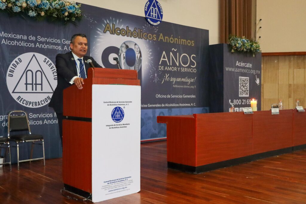maestro Juan Arturo Sabines Torres, Presidente de la Central Mexicana de Servicios Generales de Alcohólicos Anónimos A.C.